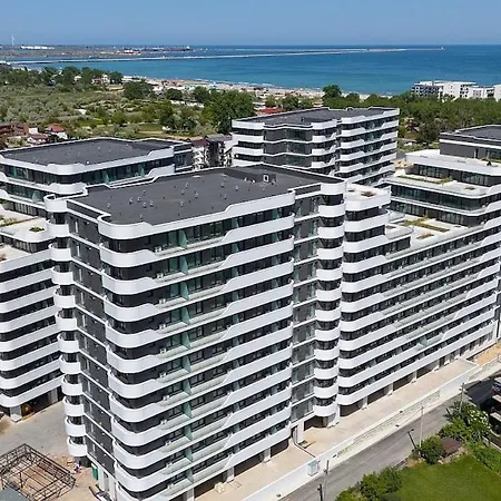 Serenity Ap In Odyssey Pools N Parking Lejlighed Năvodari
