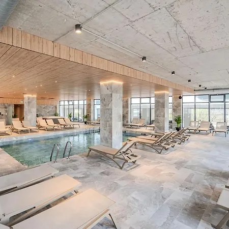 Apartment Serenity Ap In Odyssey Pools N Parking Navodari