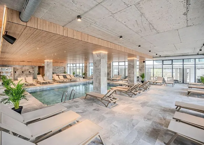 Apartment Serenity Ap In Odyssey Pools N Parking Navodari