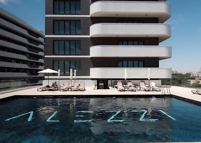 Serenity Ap In Odyssey Pools N Parking * Navodari